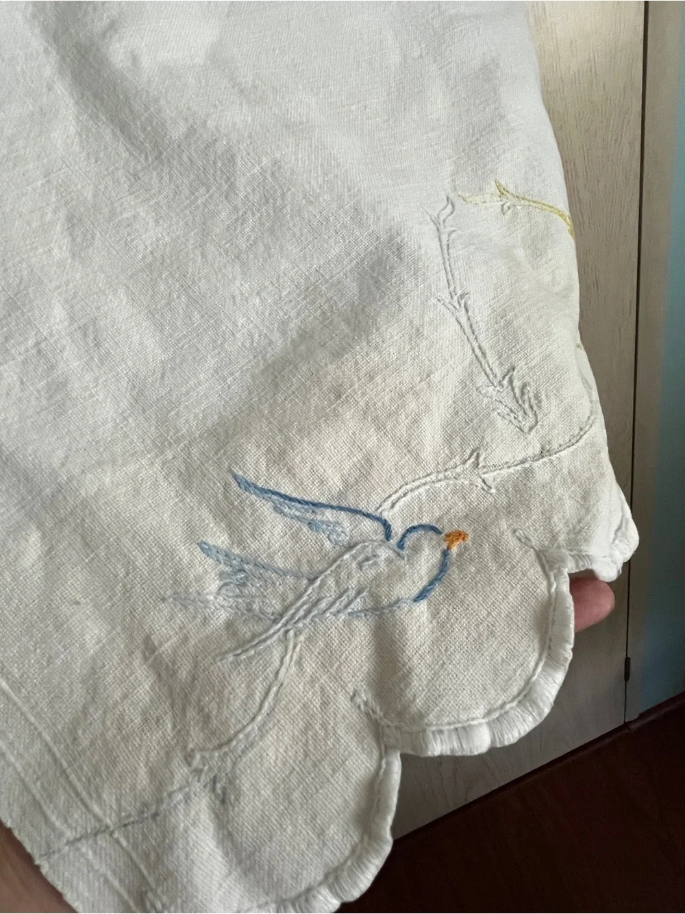 💜 Vintage Hand Embroidered Bluebird Table Runner FLAWED